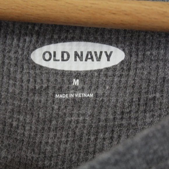 Old Navy Gray Thermal Pug Christmas Shirt, Size Medium - Picture 5 of 9